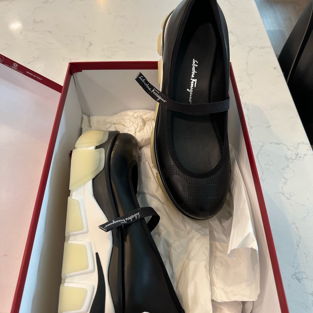 Ferragamo damskor shoes in box size 6.5 like new